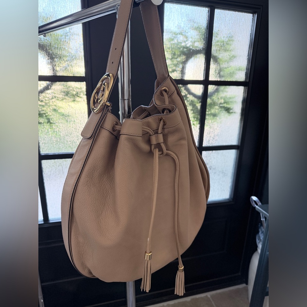 Gucci Camel Leather Interlocking Icon Tassel Shou… - image 1